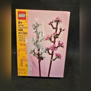 Lego Pink Cherry Blossoms Floral 40725 (MISSING ONE GREEN LEAF)